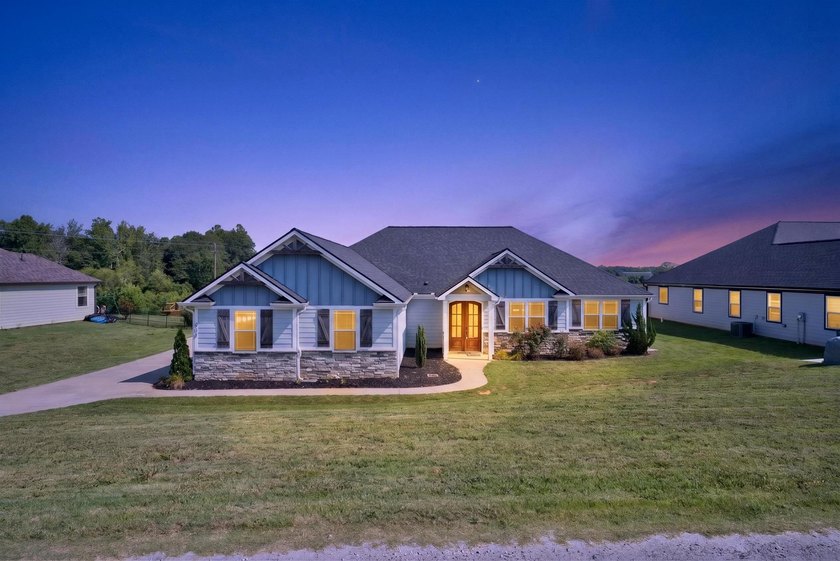 Luxury living with pond views and NO HOA!! Welcome to this - photo 2