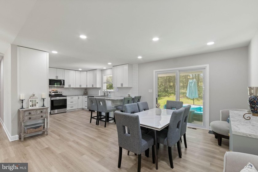 Welcome home to 1906 Lakeview Parkway, a like-new one level - photo 13