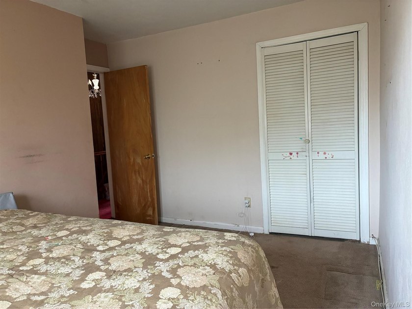 Welcome to 2216 Seward Avenue! This 3 bedroom, 1 1/2 bath - photo 16