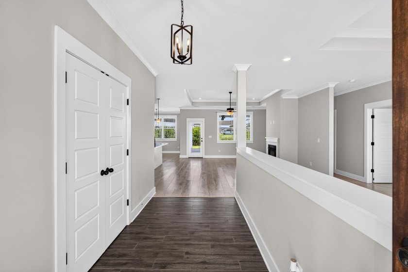 Luxury living with pond views and NO HOA!! Welcome to this - photo 6