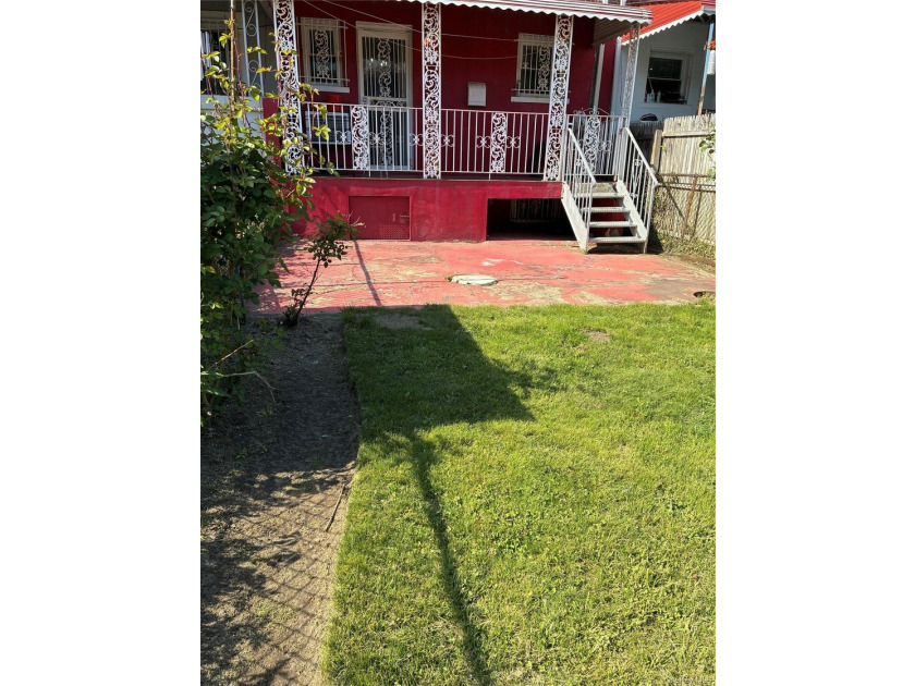 Welcome to 2216 Seward Avenue! This 3 bedroom, 1 1/2 bath - photo 20