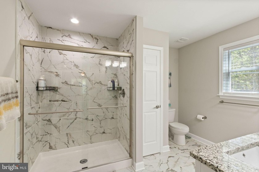 Welcome home to 1906 Lakeview Parkway, a like-new one level - photo 24