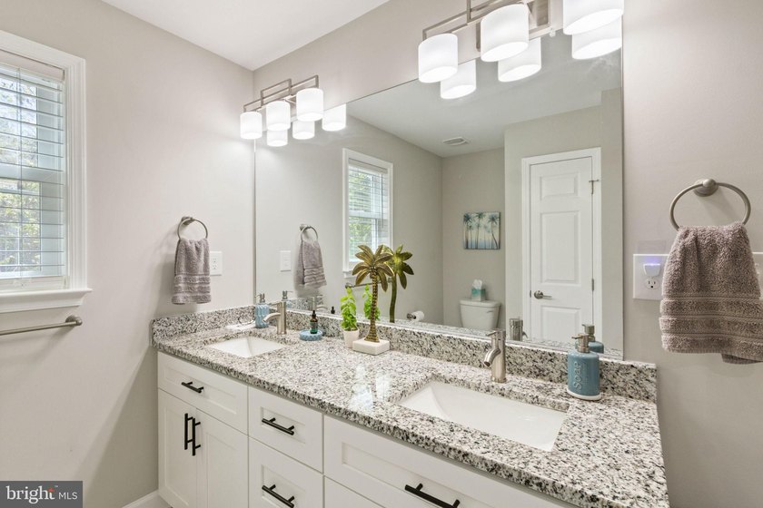 Welcome home to 1906 Lakeview Parkway, a like-new one level - photo 26