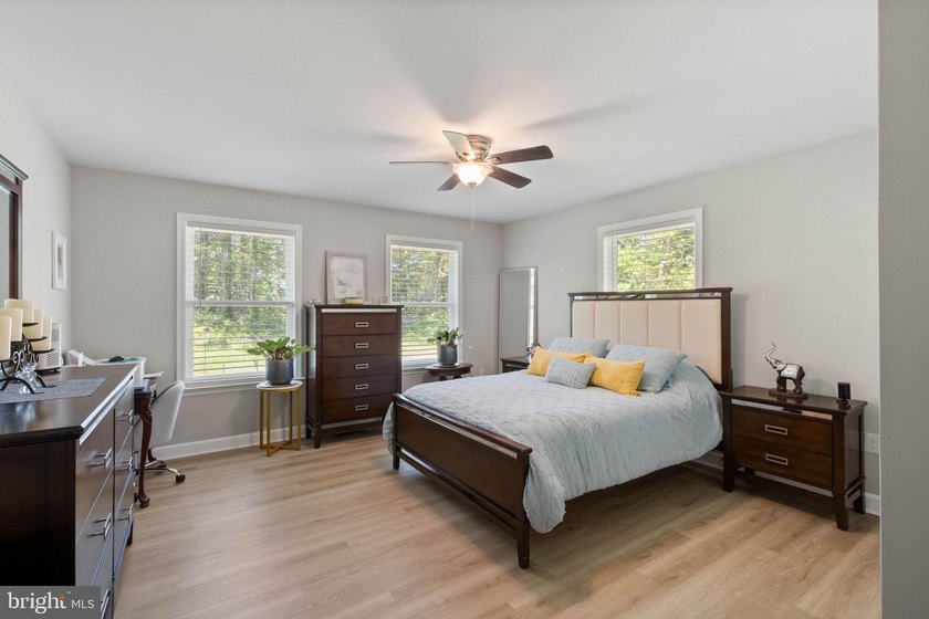 Welcome home to 1906 Lakeview Parkway, a like-new one level - photo 31