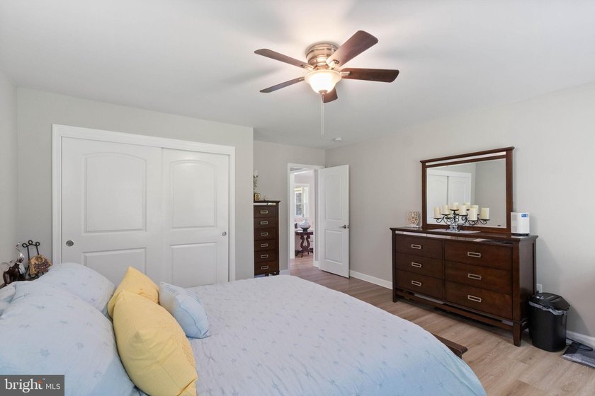 Welcome home to 1906 Lakeview Parkway, a like-new one level - photo 33