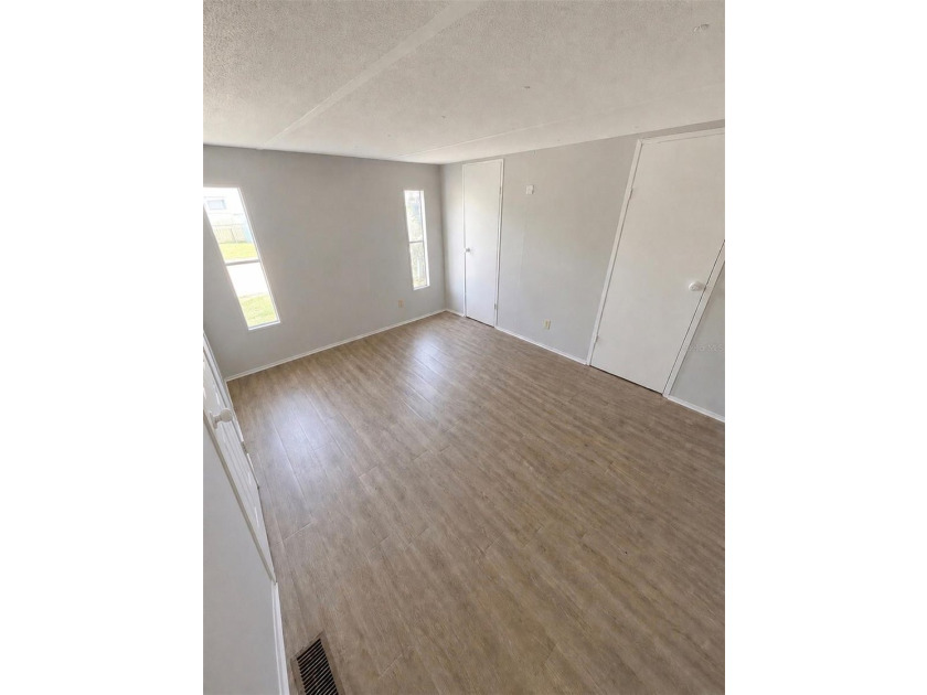 Welcome to this beautifully renovated 3-bedroom, 2 bath single - photo 5