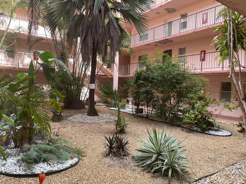 Welcome to Paradise. This two-bedroom, two-bathroom condominium - photo 4