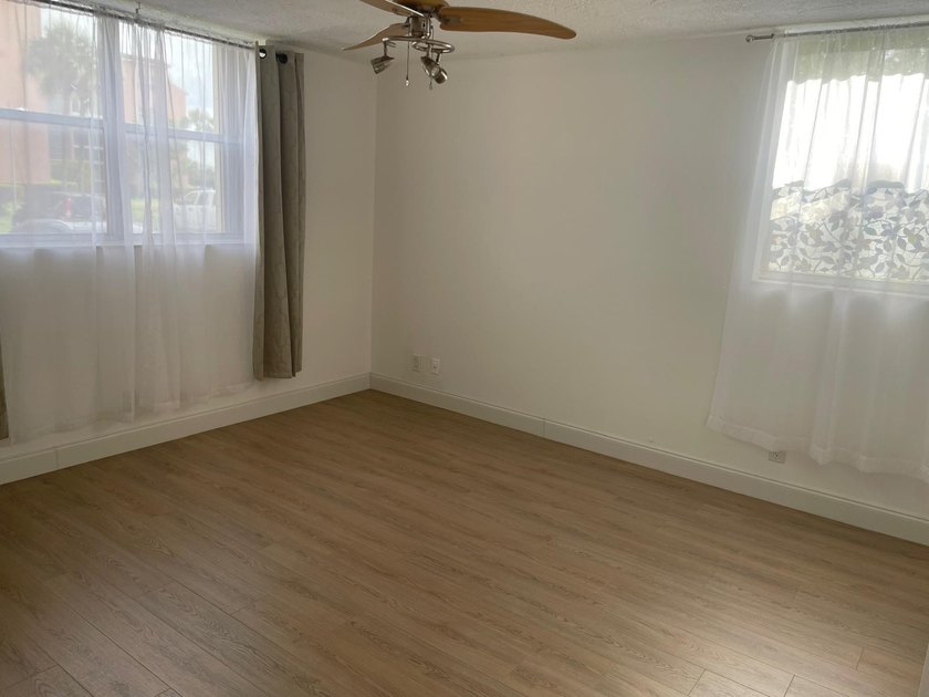 Welcome to Paradise. This two-bedroom, two-bathroom condominium - photo 7
