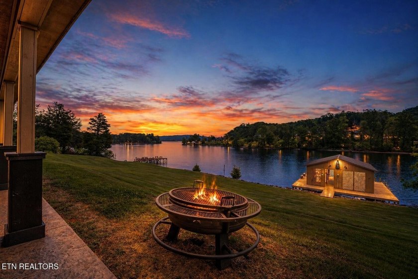 Tennessee Lake Life? HERE IT IS! Escape to the serenity of - photo 3