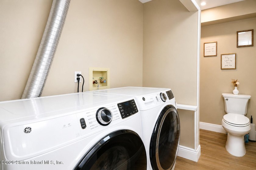 Welcome to this beautifully renovated two-bedroom, two-bath - photo 14