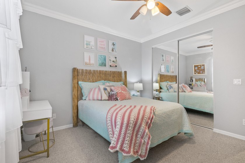 Beautifully maintained 4-bedroom, 3-bath home with a 3-car - photo 6