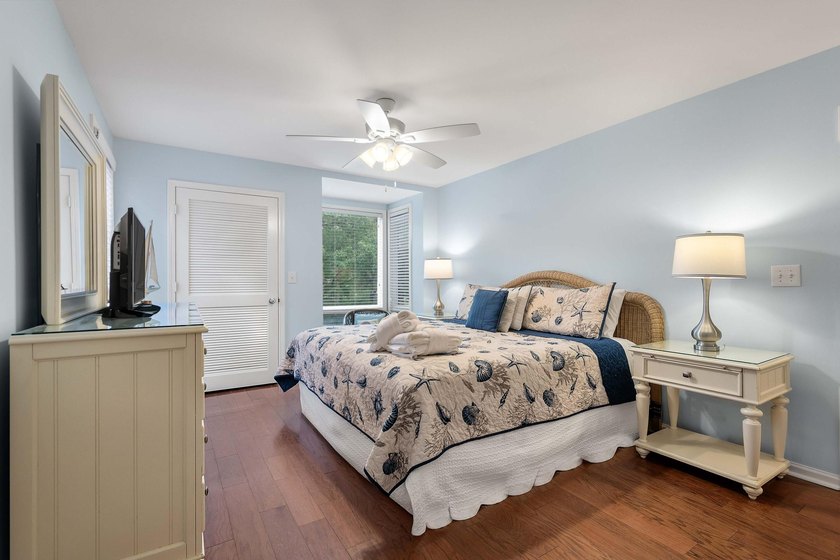 Perched on the top floor of desirable Pelican Watch Villas, 1360 - photo 17