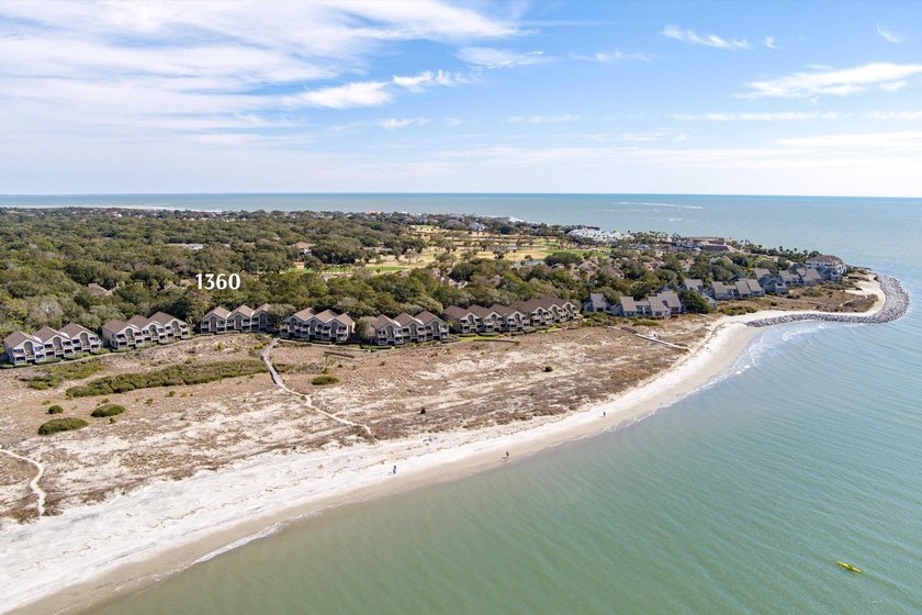 Perched on the top floor of desirable Pelican Watch Villas, 1360 - photo 24