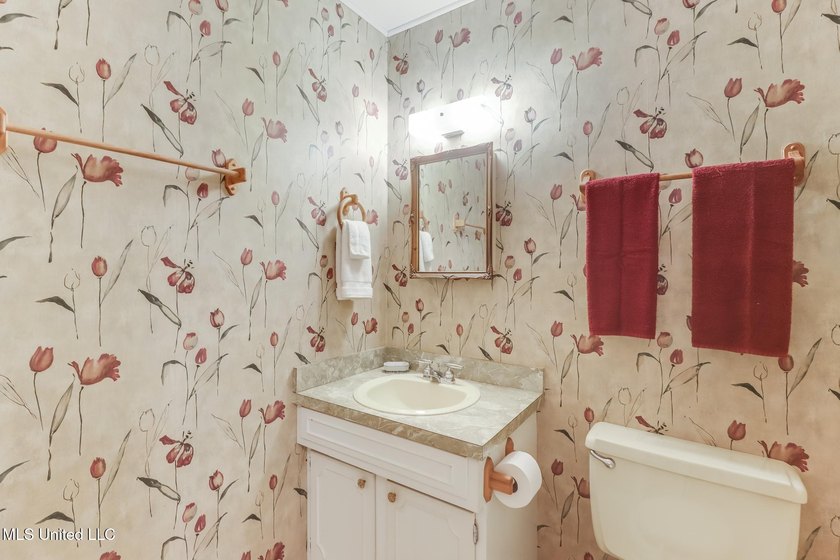 Back on market, BELOW APPRAISED VALUE. This spacious 3-bedroom - photo 12