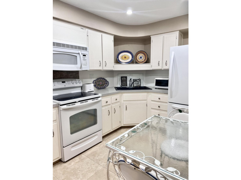 SUNNY &amp; SPACIOUS 1BD/1BA TURNKEY UNIT ACROSS FROM THE SANDY - photo 12