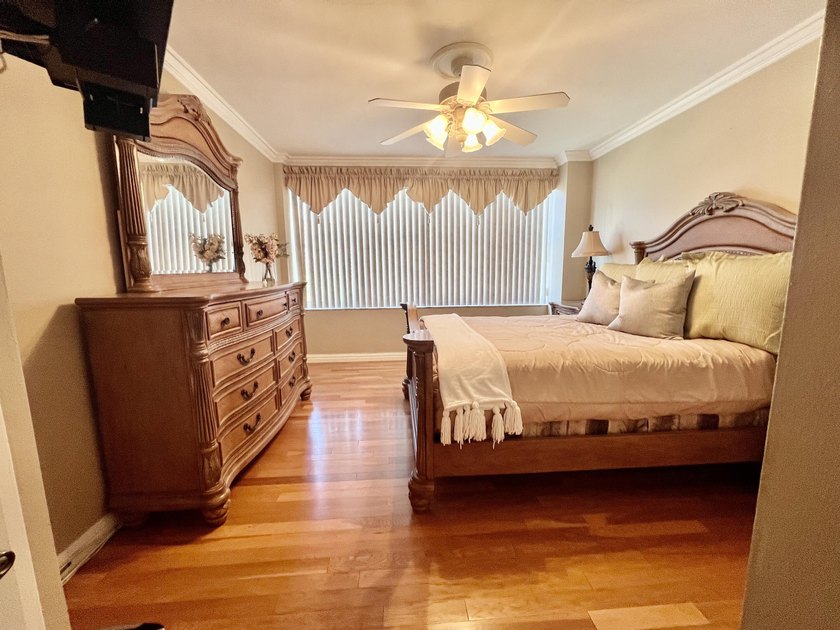 SUNNY &amp; SPACIOUS 1BD/1BA TURNKEY UNIT ACROSS FROM THE SANDY - photo 13