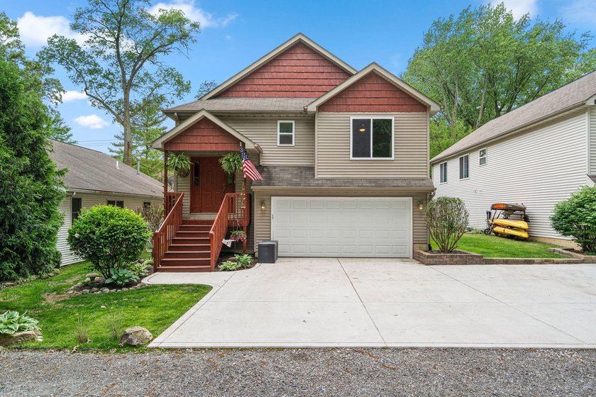 Move-In Ready Updated Home in Valparaiso Near Flint Lake with - photo 3