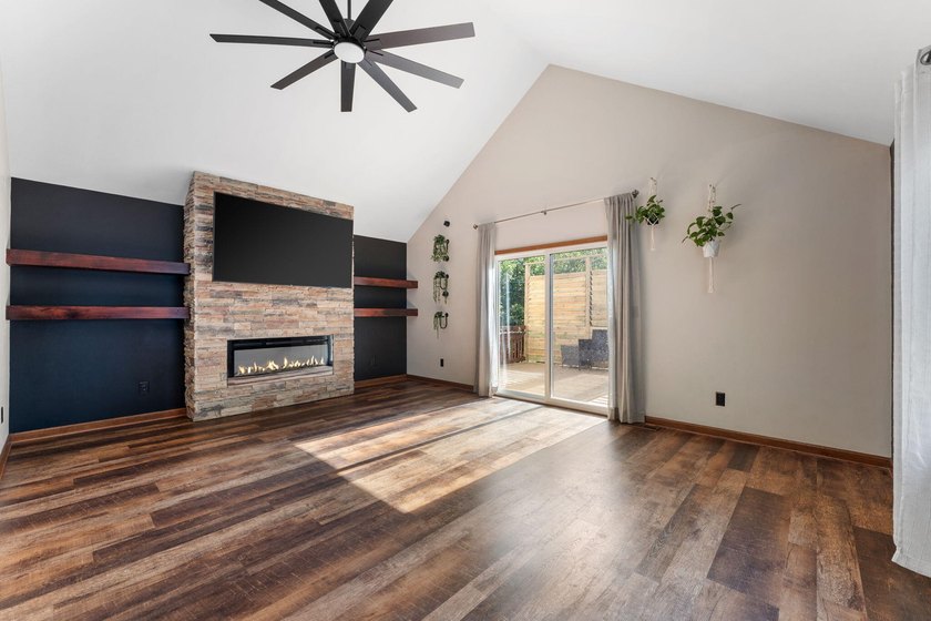 Move-In Ready Updated Home in Valparaiso Near Flint Lake with - photo 7