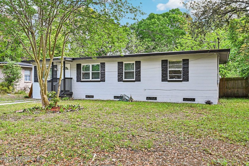 Come check out this four-bedroom, one-bathroom home is move-in - photo 3