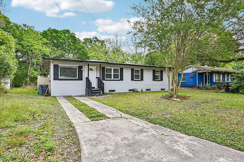 Come check out this four-bedroom, one-bathroom home is move-in - photo 4