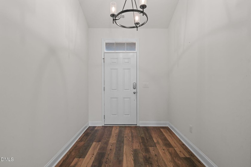 Perfect floor plan has 3 bedrooms down including the primary, so - photo 5