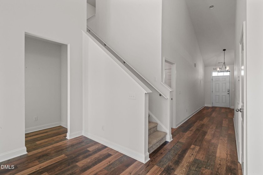 Perfect floor plan has 3 bedrooms down including the primary, so - photo 6