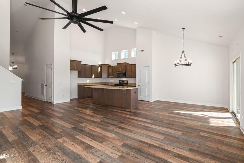 Perfect floor plan has 3 bedrooms down including the primary, so - photo 10