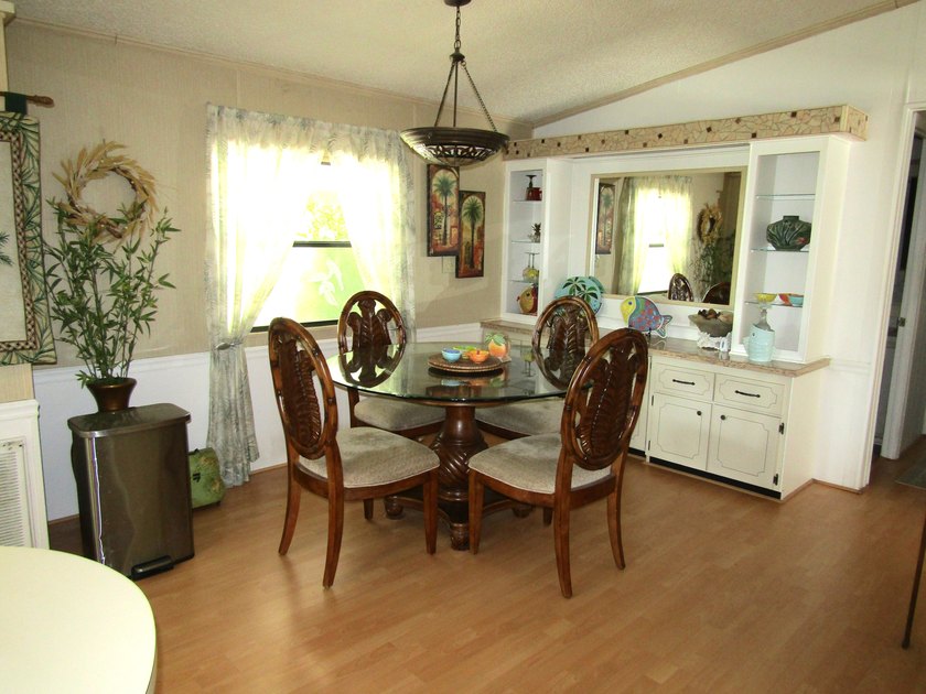 Reduced! Clean spacious 2 bed, 2 bath, large front enclosed - photo 3