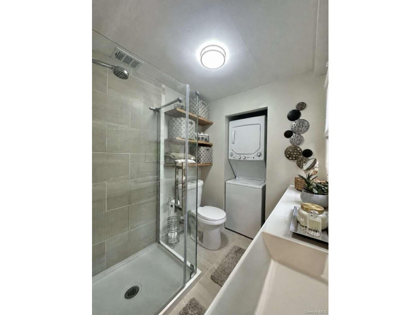 Enjoy the balance of comfort and convenience in this 4-bedroom - photo 12