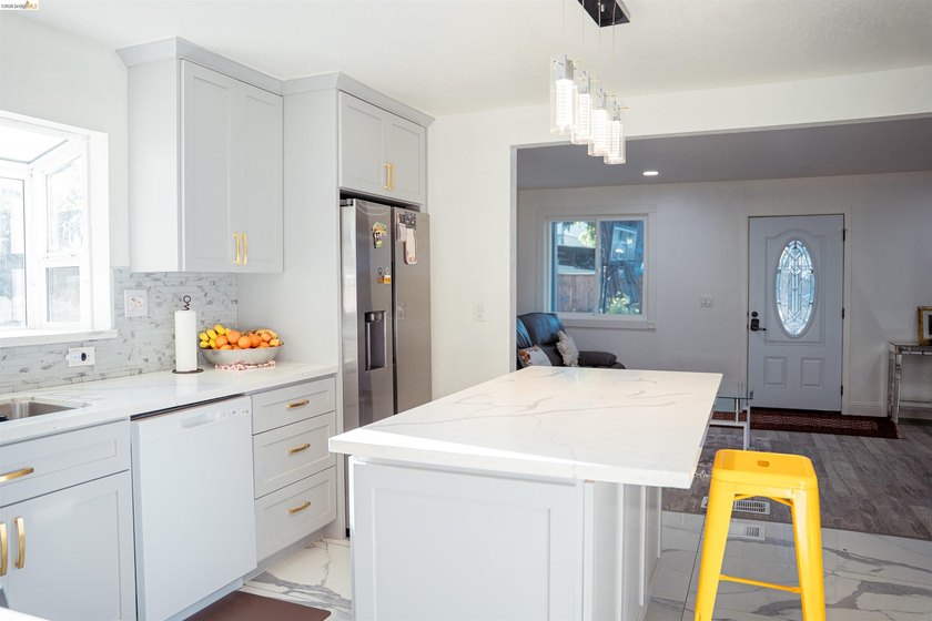 Beautifully updated 3-bedroom, 2-bathroom home offering 1,558 sq - photo 3