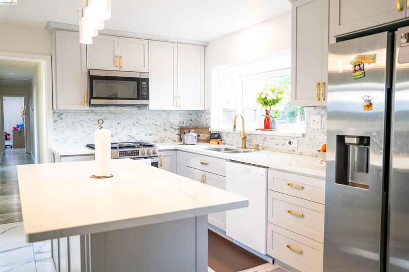 Beautifully updated 3-bedroom, 2-bathroom home offering 1,558 sq - photo 6