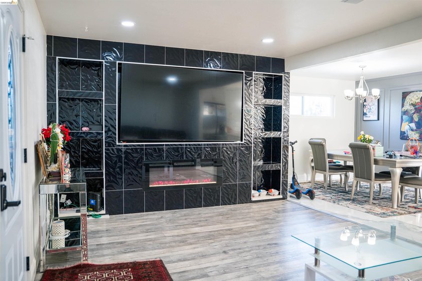 Beautifully updated 3-bedroom, 2-bathroom home offering 1,558 sq - photo 9