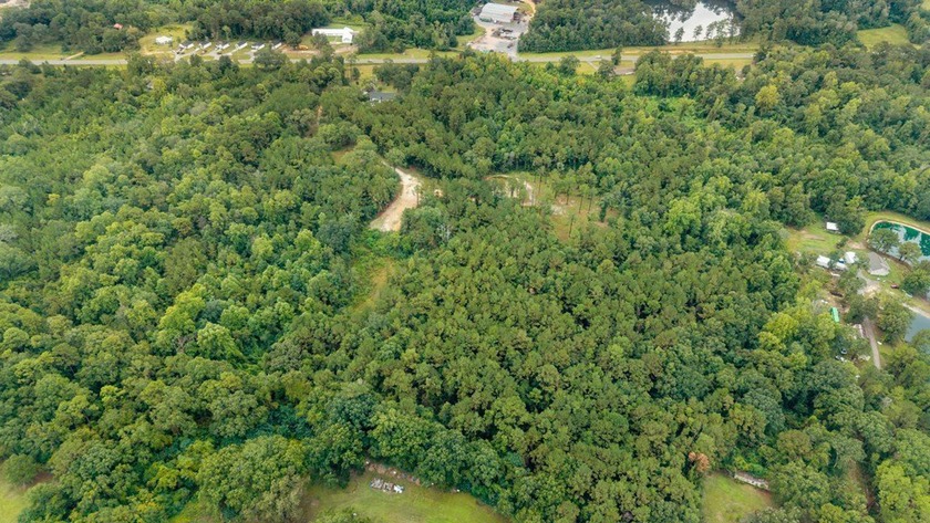 Beautiful tract of land with over 30 acres that joins the city - photo 20