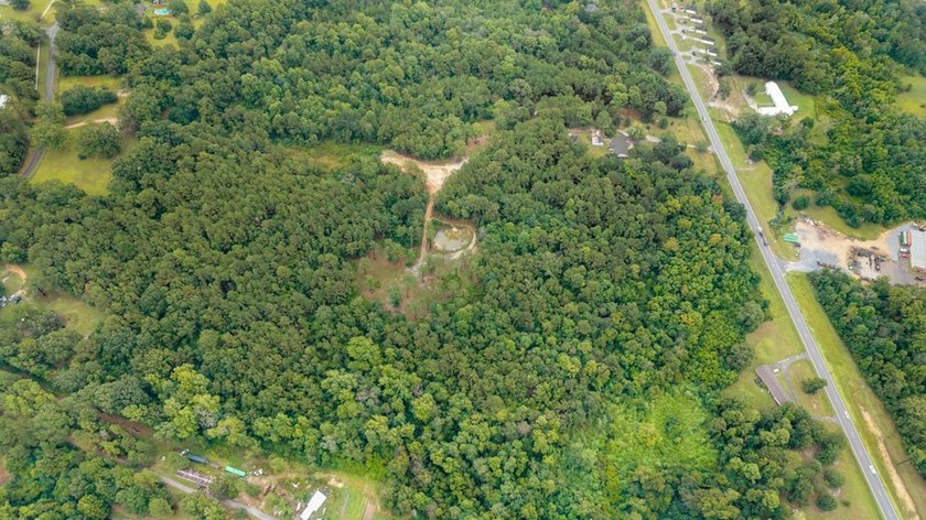 Beautiful tract of land with over 30 acres that joins the city - photo 21