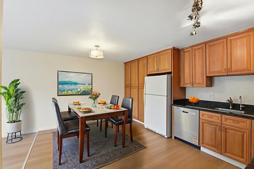 Welcome to a charming 2-bedroom, 1.5-bathroom home located in - photo 7