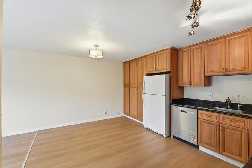 Welcome to a charming 2-bedroom, 1.5-bathroom home located in - photo 8