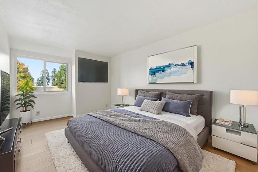 Welcome to a charming 2-bedroom, 1.5-bathroom home located in - photo 9