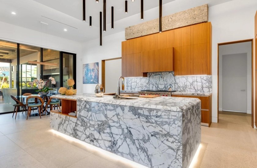 A property of this scale, beauty, and exclusivity is a - photo 22