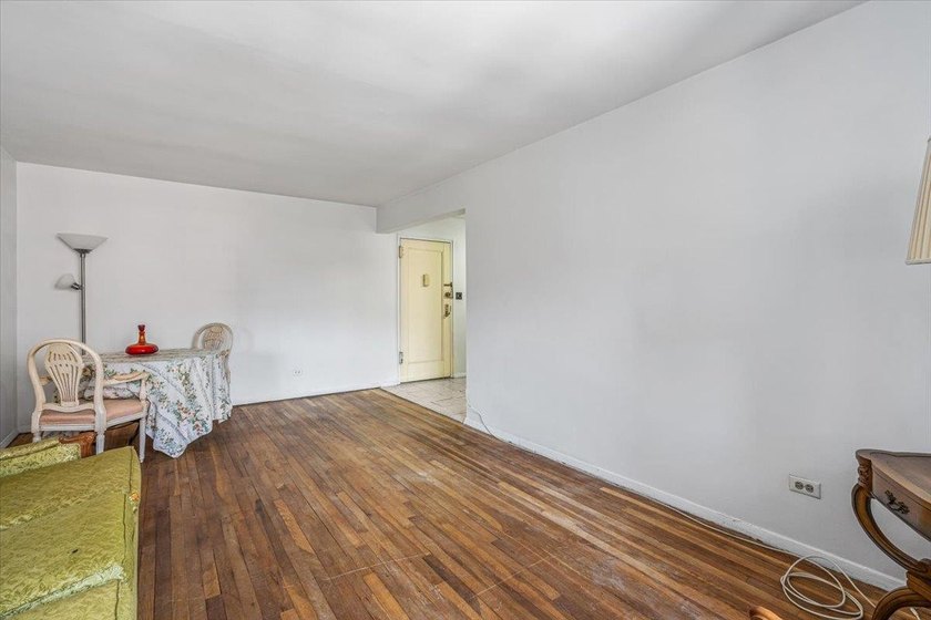 ***Owner Occupied, No Subletting***Bright 1 Bedroom And 1 - photo 5