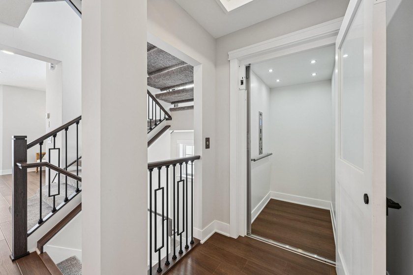 Welcome to the epitome of luxury living tailored for the - photo 16
