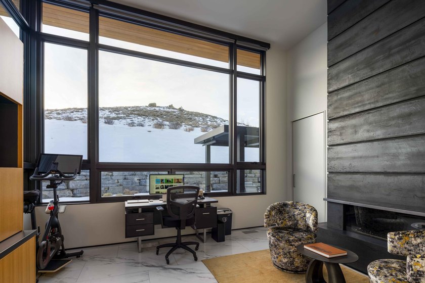 Stunning single-level Mountain Modern home with exceptional - photo 25