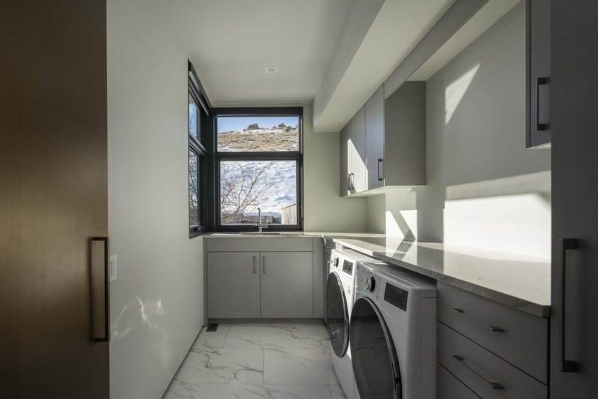 Stunning single-level Mountain Modern home with exceptional - photo 35