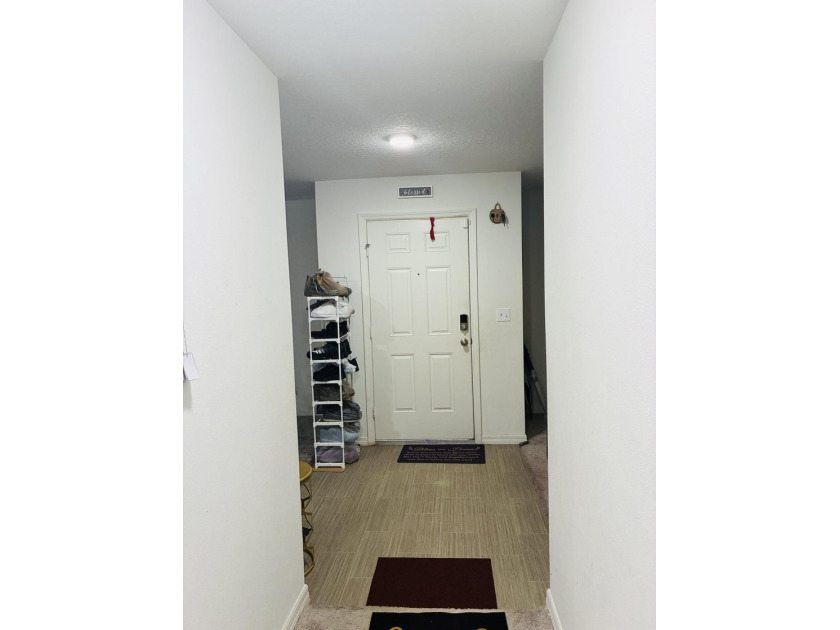 Welcome to this charming three-bedroom, two-bathroom residence - photo 5