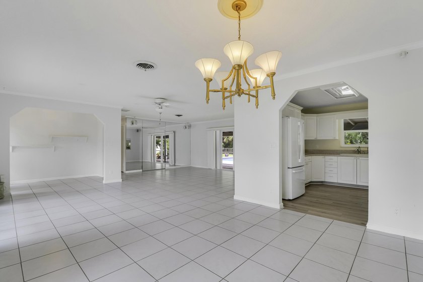 Don't miss this sprawling 3-bedroom, 2-bath CBS home, newly - photo 16