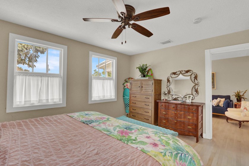 Charming coastal bungalow ideally located just mins from the - photo 17