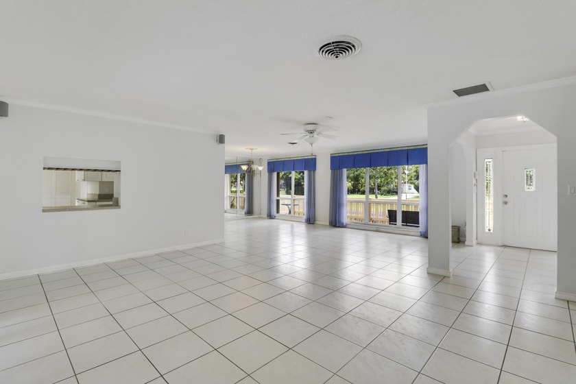 Don't miss this sprawling 3-bedroom, 2-bath CBS home, newly - photo 18
