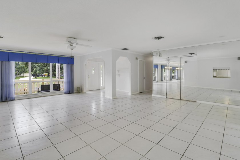 Don't miss this sprawling 3-bedroom, 2-bath CBS home, newly - photo 26