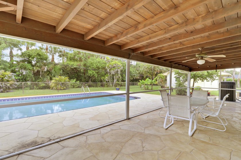 Don't miss this sprawling 3-bedroom, 2-bath CBS home, newly - photo 41