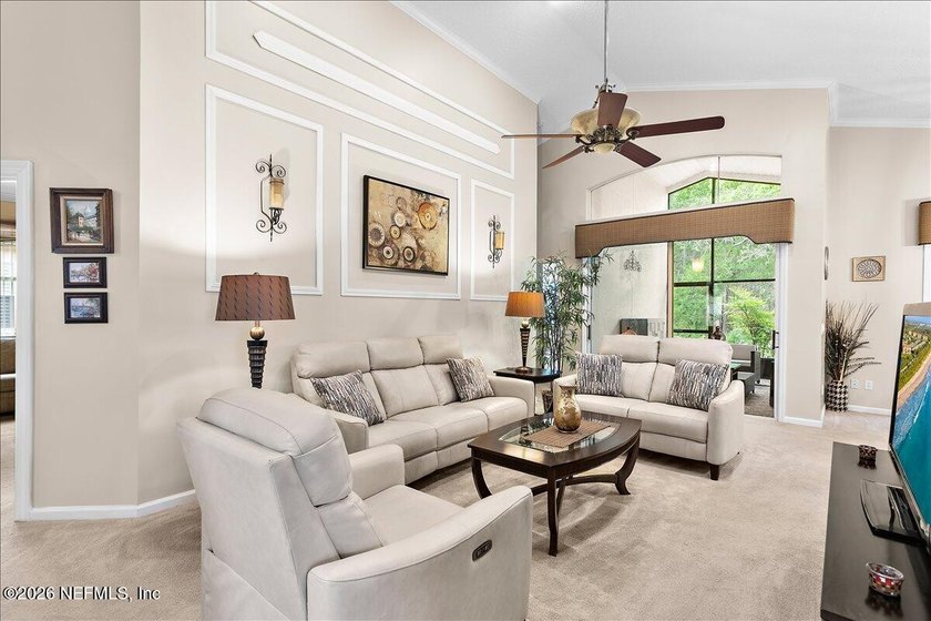 Welcome to this impeccably maintained, beautifully upgraded home - photo 6