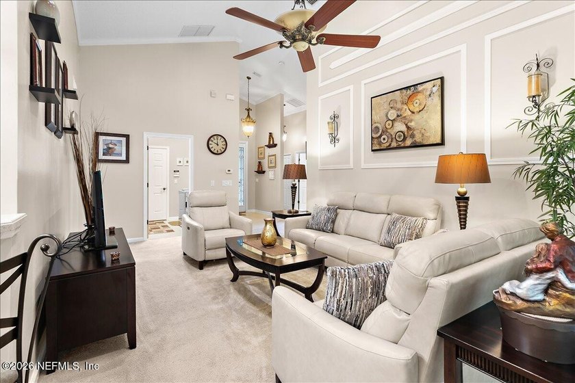 Welcome to this impeccably maintained, beautifully upgraded home - photo 7